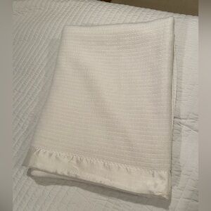 Vintage White Blanket Waffle Weave Thermal Acrylic Satin Trim 67x85